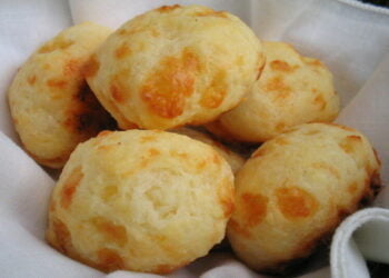 Pão de Queijo Sem Frigideira com 3 ingredientes