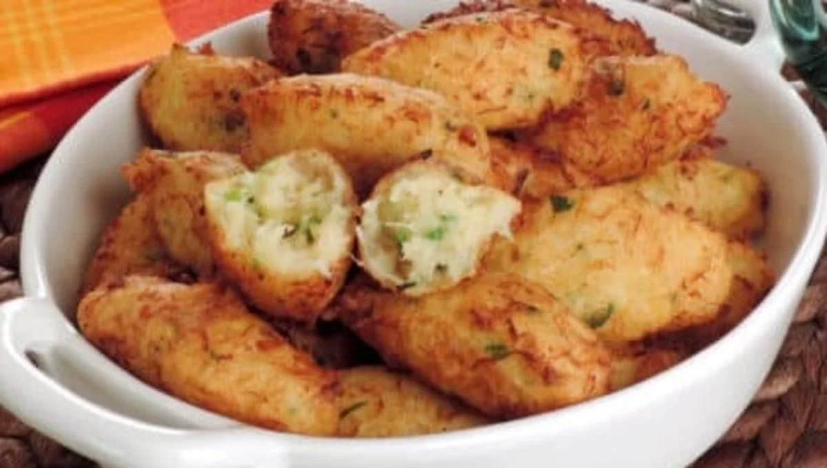 Bolinho Frito de Bacalhau com Aipim