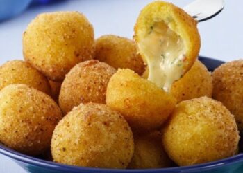 Bolinho de Mandioca Frito