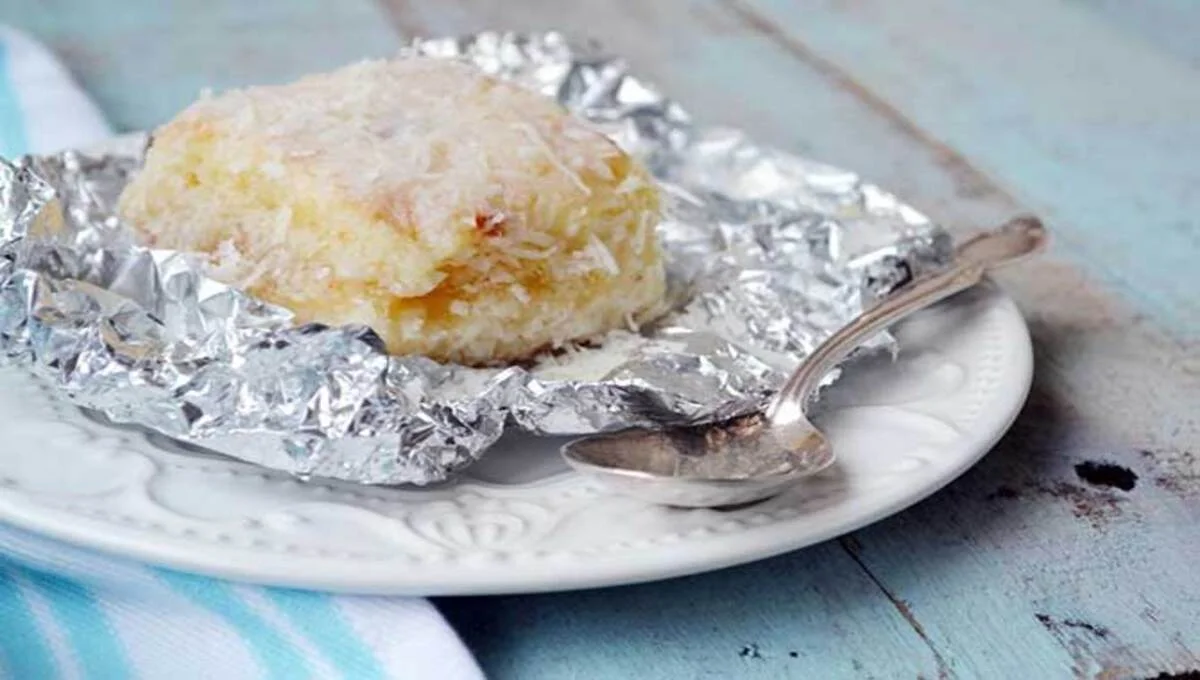 Bolo Gelado de Coco no papel alumínio que fica bem cremoso e simples