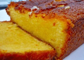 Bolo de Laranja Quadrado com Suco