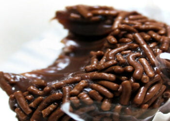 Brigadeiro de 3 ingredientes que não vai ao forno da maneira certa