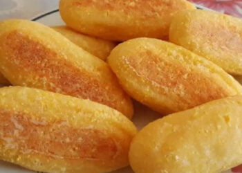 Pãozinho de Fubá com 2 Queijos