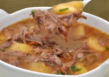 Sopa Cremosa de Costela com Mandioca