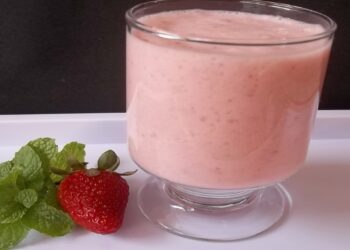 Suco de Morango com Leite de Coco bem cremoso com 5 ingredientes