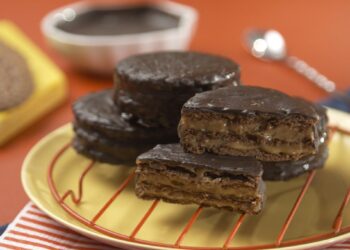 Alfajor de Biscoito Maria com Doce de Leite ideal para festas e reuniões familiares