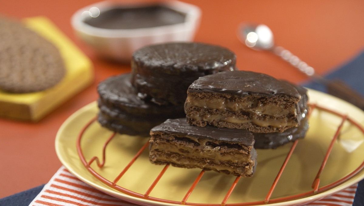 Alfajor de Biscoito Maria com Doce de Leite ideal para festas e reuniões familiares