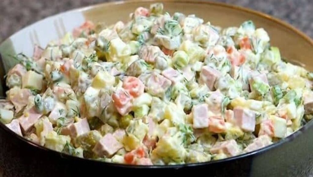 Salada de Maionese na Travessa