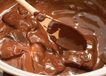 Ganache de Chocolate com 2 ingredientes