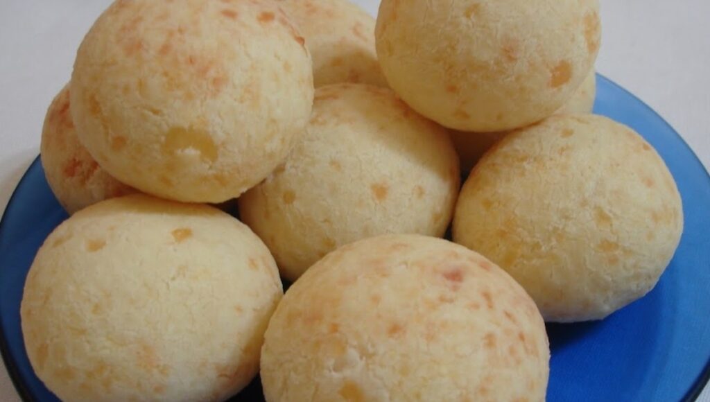 Pão de Queijo com 3 ingredientes sem glúten e sem lactose