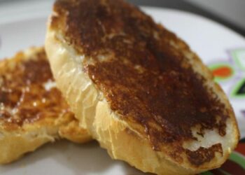 Pão na Chapa de 2 ingredientes em 5 minutos