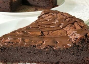 Torta de Chocolate Sem Trigo com 3 ingredientes