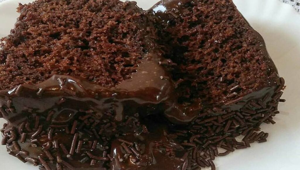 Bolo de Chocolate de Liquidificador com Água Quente