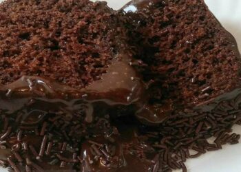 Bolo de Chocolate de Liquidificador com Água Quente