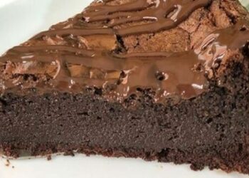 Receita de Torta de Chocolate com 3 Ingredientes