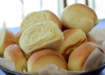 Pão de Leite Ninho Sem Farinha de Trigo com 3 ingredientes