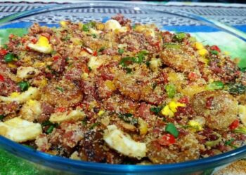 Farofa de Banana da Terra com Bacon e Carne Seca