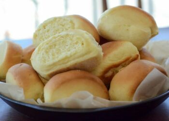 Pão de Leite em Pó Sem Farinha de Trigo com 3 ingredientes