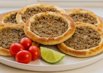 Receita de Esfiha Aberta com Recheio de Carne Moída