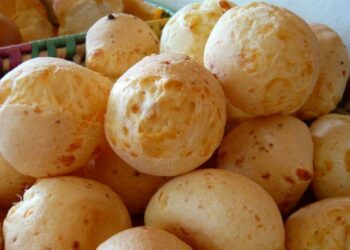 Receita de Pão de Queijo Parmesão com 3 ingredientes