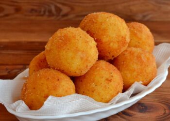 Bolinhas de Queijo Com 3 Ingredientes Simples e Rápido