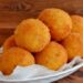 Bolinhas de Queijo Com 3 Ingredientes Simples e Rápido