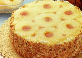 Bolo De Abacaxi Caramelizado Sem Coco