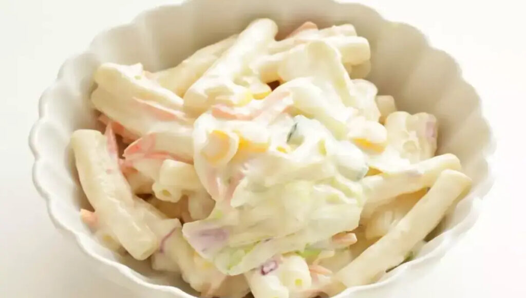 Macarronese Simples Com Cenoura e Frango Desfiado