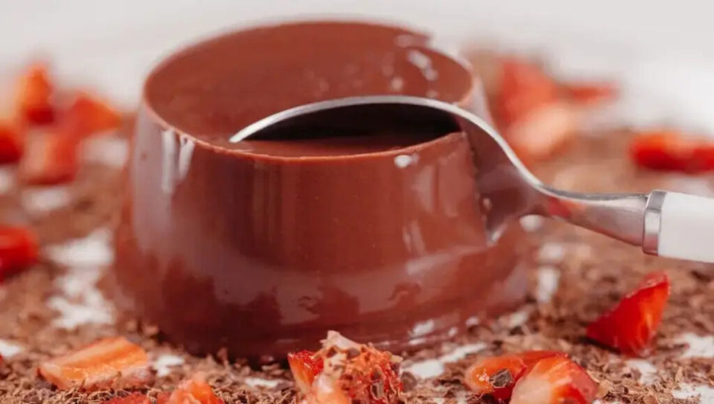 Pudim De Caneca De Micro-ondas De Chocolate
