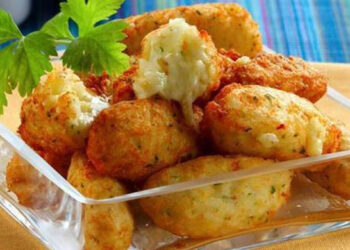 Bolinho de Arroz com Queijo Parmesão