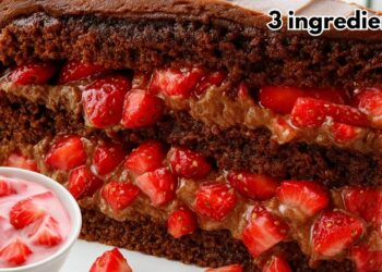 Cobertura de Morango para Bolos ou Tortas com 3 ingredientes