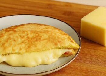 Pão De Queijo De Frigideira Com Polvilho Doce e Requeijão