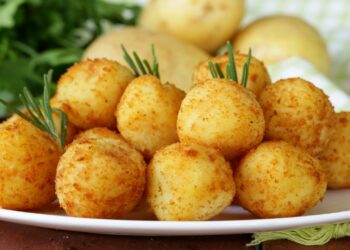 Bolinhas De Queijo Com Três Ingredientes