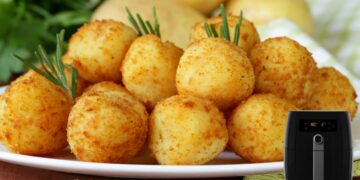 Bolinhas De Queijo Na Air Fryer Sem Óleo e Sem Trigo Com 3 Ingredientes