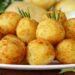 Bolinhas De Queijo Na Air Fryer Sem Óleo e Sem Trigo Com 3 Ingredientes