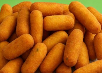 Enroladinho De Salsicha Frito Para Lanche Ou Café Da Manhã