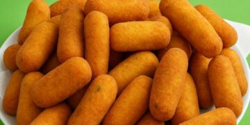 Enroladinho De Salsicha Frito Para Lanche Ou Café Da Manhã