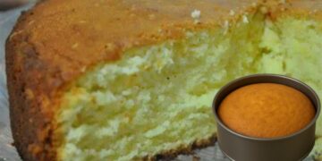 Bolo Simples e Fofinho Com 3 Ingredientes Sem Leite e Sem Trigo, em minutos